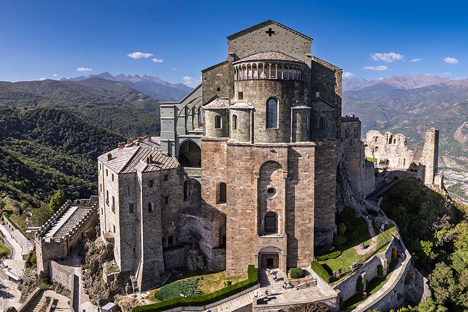 Veduta aerea della Sacra di San Michele
